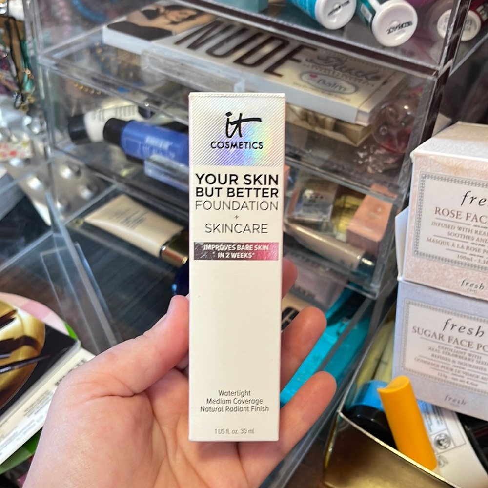 IT COSMETICS your skin but better foundation